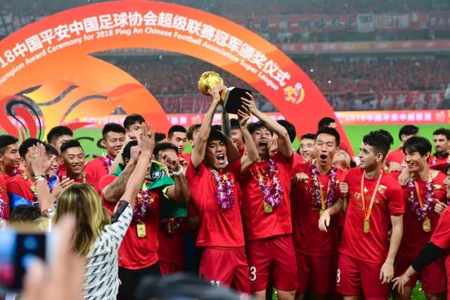 上海男篮重磅续约落地，10+5国手锋线签约2年，胡金秋6000万询价只差官宣